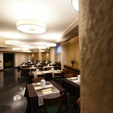 Hotel Bb Smarthotel Re Milano Nord 4*