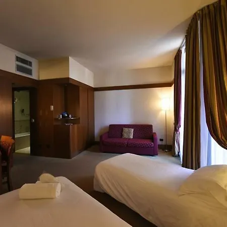 Hotel Bb Smarthotel Re Milano Nord 4*