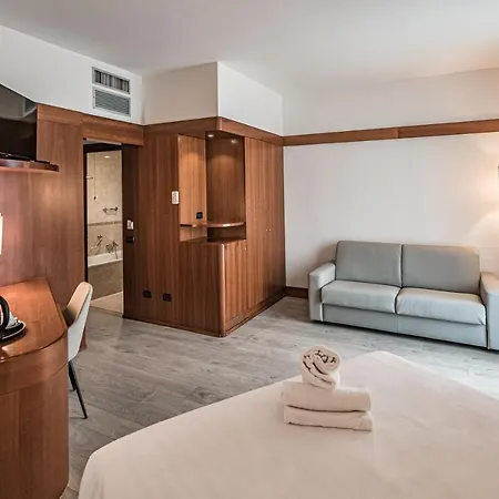 Bb Smarthotel Re Milano Nord Szálloda 4*