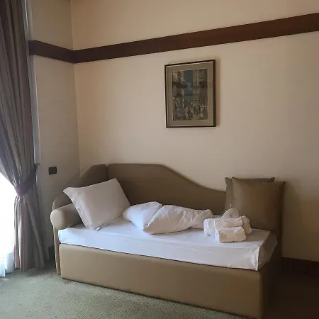 Bb Smarthotel Re Milano Nord Szálloda 4*